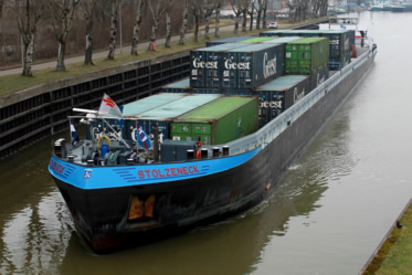 45FT. Zeecontainers transport per water
